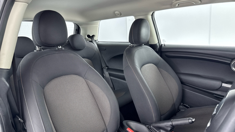 MINI Hatchback 1.5 Cooper 3dr Auto Petrol Hatchback